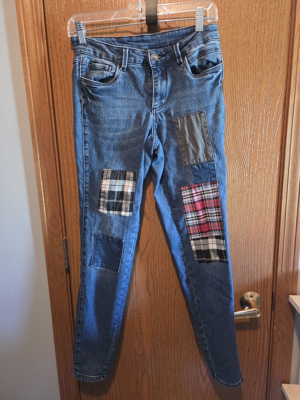 Venus- Womens skinny jeans with Decrotive patches.